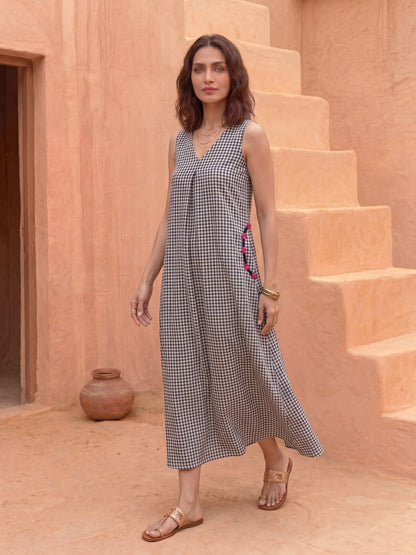 URBAN MONOCHROME MAXI DRESS