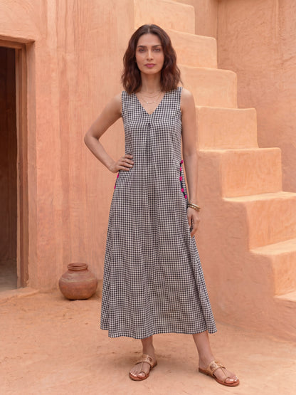 URBAN MONOCHROME MAXI DRESS